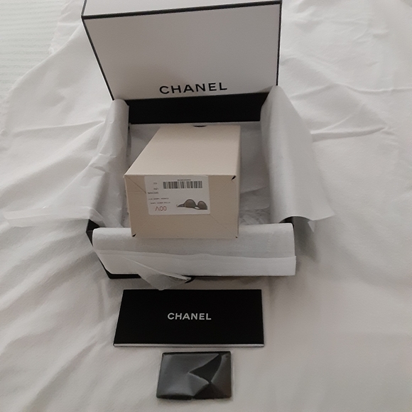 CHANEL Cat Eye Sunglasses - Picture 3 of 9